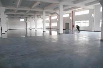 地面为什么会起砂起尘