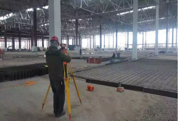 百石亮地坪现场施工